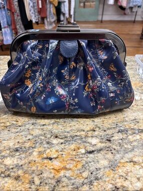 Patricia Nash Navy Floral & Butterfly gardens Clutch